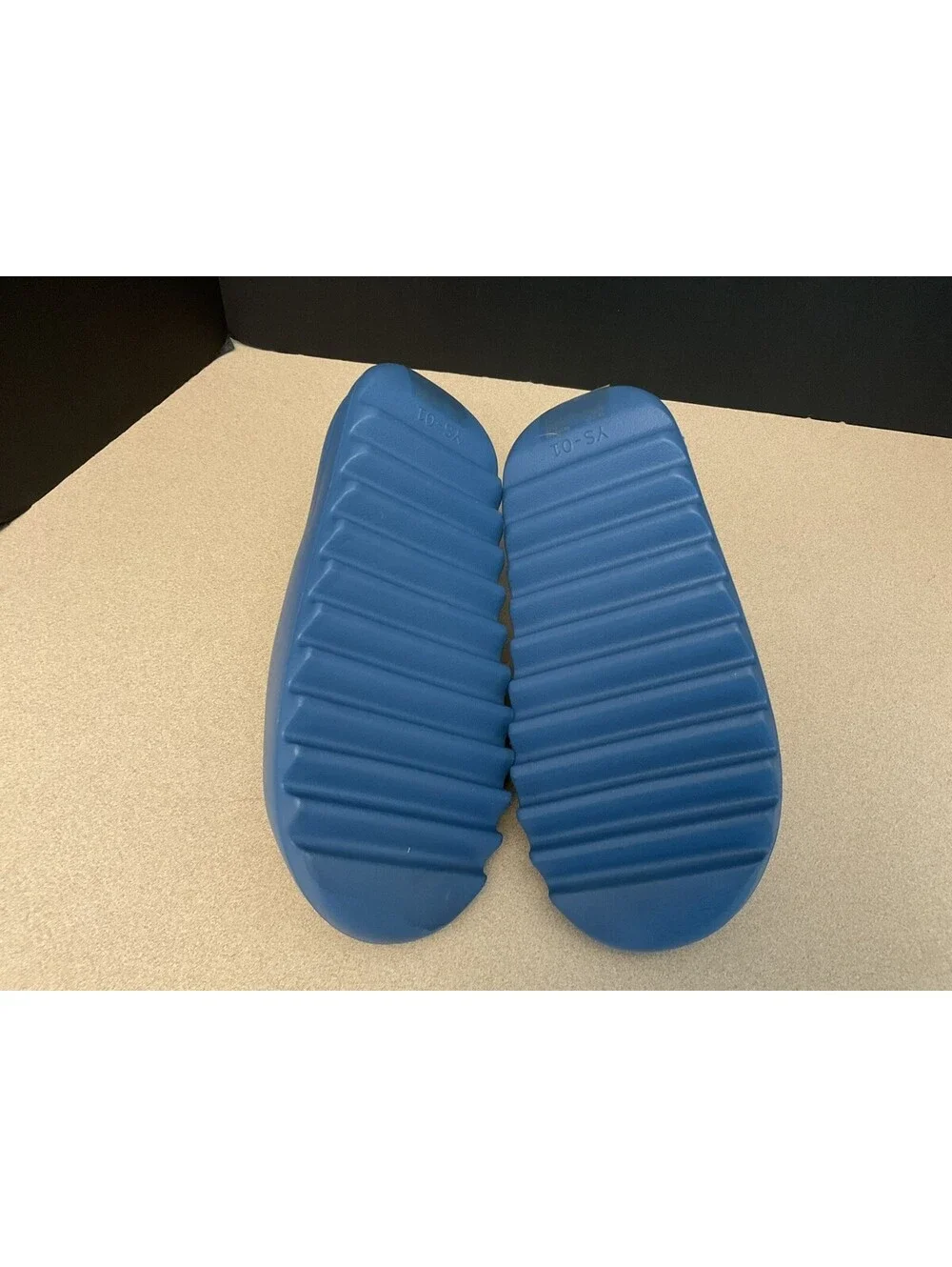 New! Mens YZY YS-01 Blue Comfort Slide Sandals. Size 8. Awesome Sandals!